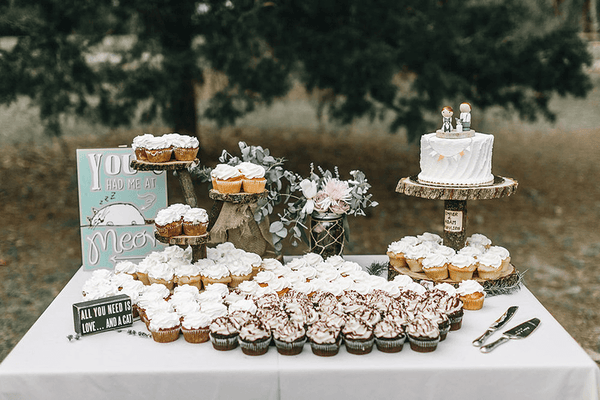 Guide to Decorate Your Cupcake Stands